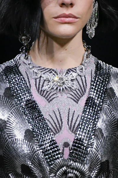Look 24